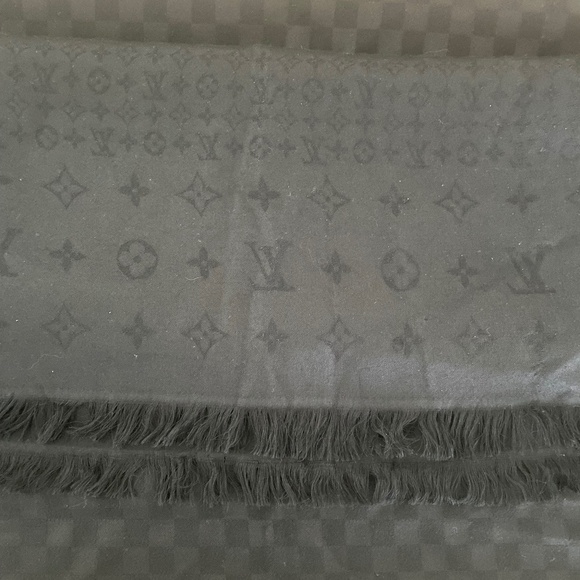 LOUIS VUITTON Black Cashmere Silk Damier LV Monogram Scarf - Picture 5 of 12